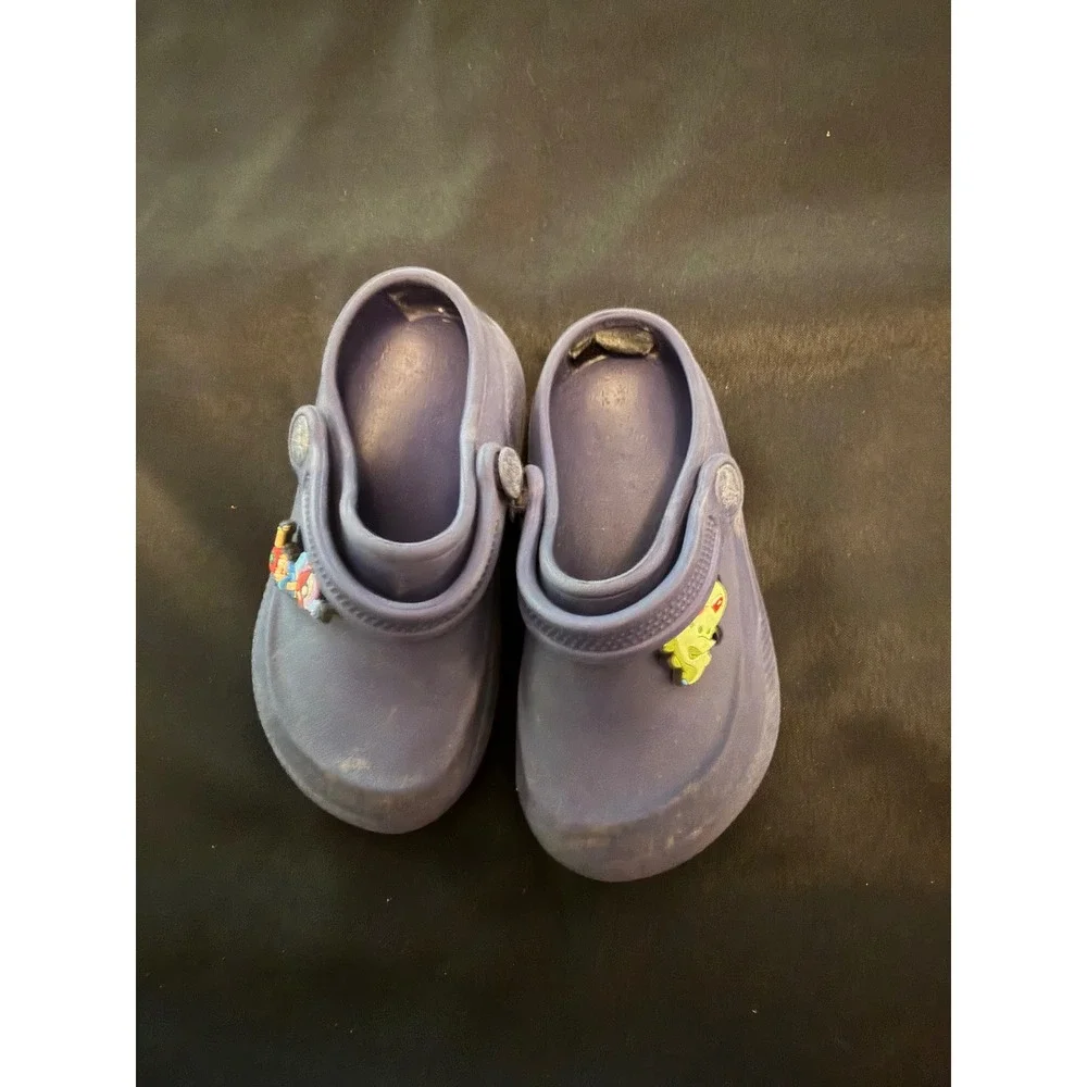 Crocs Kids Navy Blue Clogs Pokemon Ash Ketchum Chikorita Charms Size 8 9